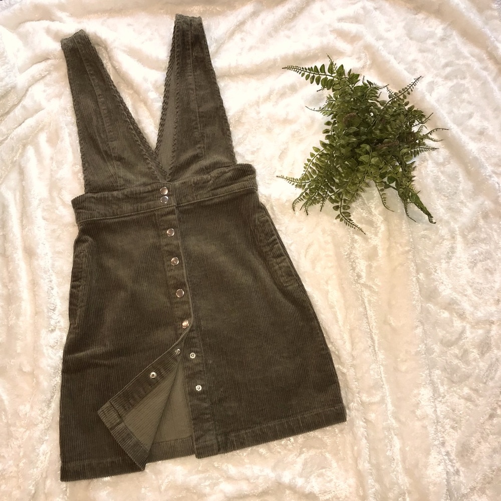 Corduroy bib style skirt